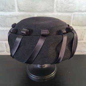 Vintage Womens Pill Box Hat Made in Italy Felt Ribbon Wilshire California
